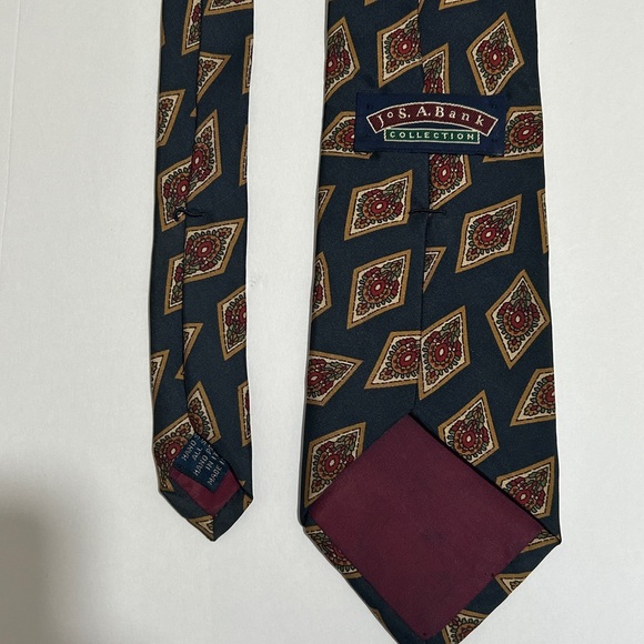 Jos. A. Bank Collection Elegant Red, Green, and Burgundy Men's Ties Set of 3. - Picture 8 of 14